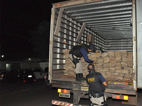 080815-policia-apreensaomadeira-cleriston