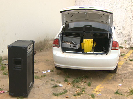 250815-policia-carroematerialapreendido-tvgazeta