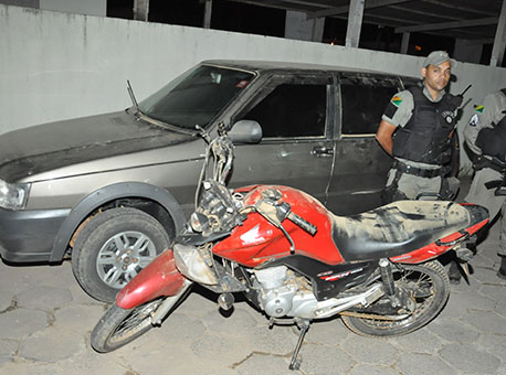 280815-policia-carroemotoapreendidos-cleriston