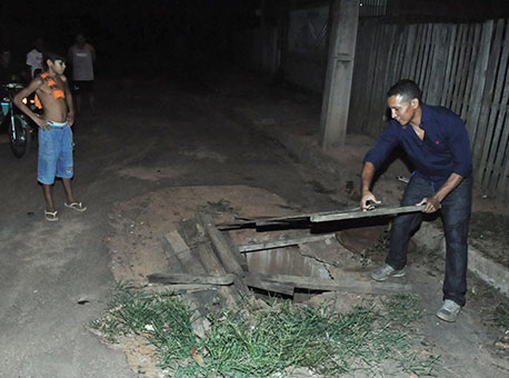 030915-cotidiano-esgoto-cleriston