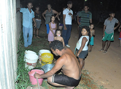 160915-cotidiano-moradoresagua-cleriston2