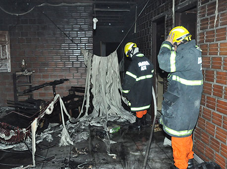 081015-policia-casaincendiada-cleriston