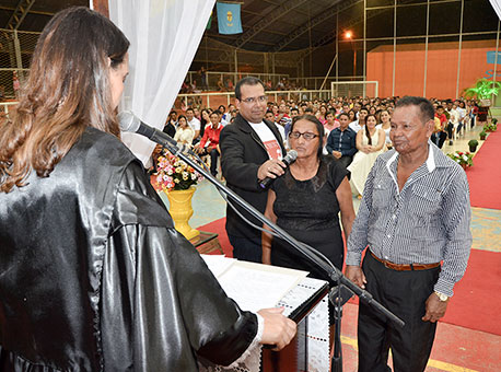 131015-cotidiano-casamentocoletivo-agenciatj