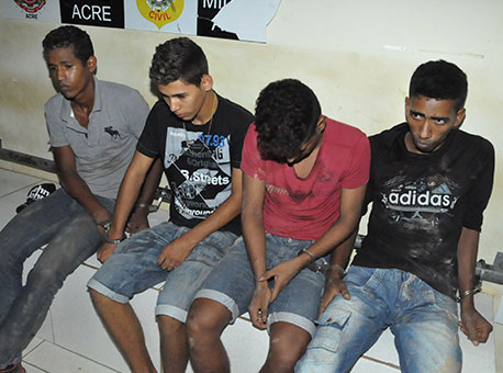 151015-policia-grupodejovensarmados-cleriston