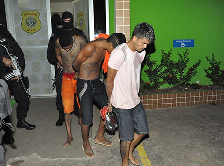 161015-policia-operacaoquinze-cleriston2