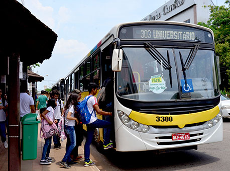 201015-cotidiano-onibusparaenem-ascomprefeitura