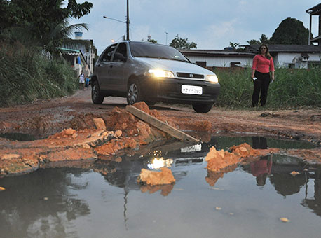 231015-cotidiano-esgotoembairro-cleriston
