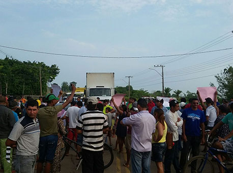 261015-cotidiano-ac40bloqueada-senildomelo2