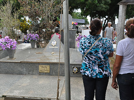 021115-cotidiano-cemiterio-taianelima