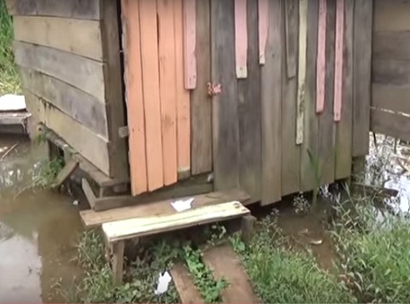 051115-cotidiano-esgoto-brasileia-2