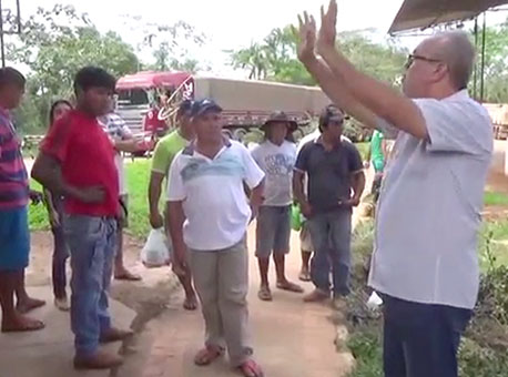 111115-cotidiano-protestocaminhoneiro-tvgazeta2