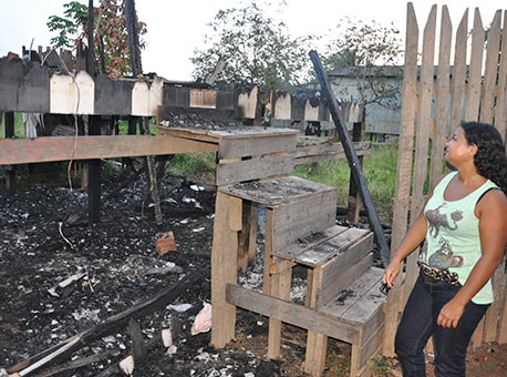 121115-policia-casaincendiada-cleriston