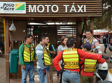 1410-cotidiano-mototaxistas-souzagomes
