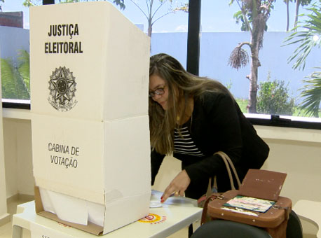 201115-cotidiano-votacaooab-tvgazeta