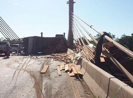 251115-cotidiano-caminhaotombado-cedida