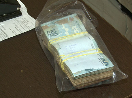 291215-policia-dinheiroassalto-tvgazeta