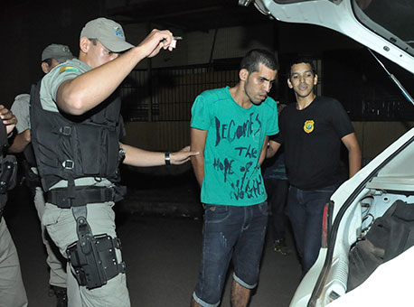 140116-policia-agressordeavos-cleriston