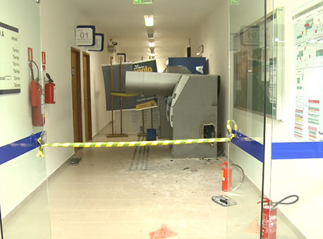 240216-policia-caixaeletronico-tvgazeta