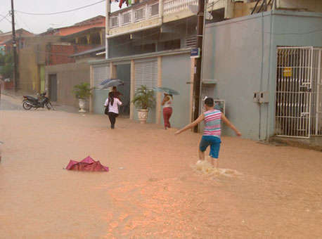 290216-cotidiano-chuvanacapital-tvgazeta2