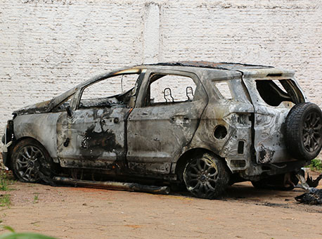 290216-policia-carroincendiado-cleriston