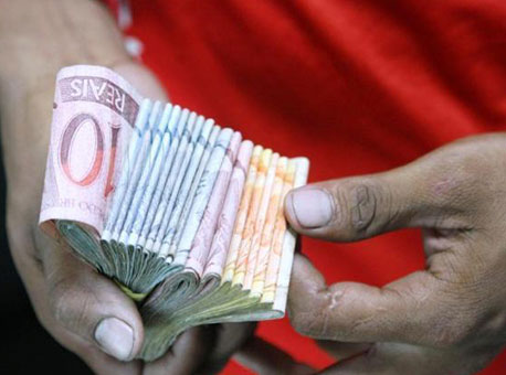 070316-cotidiano-dinheirosaques-d24am