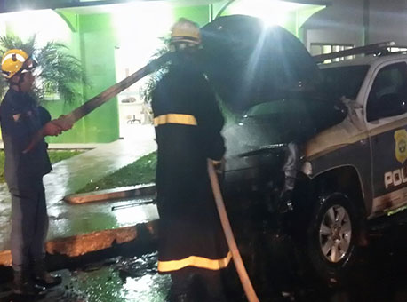 110316-policia-incendiocarropolicia-cedida2