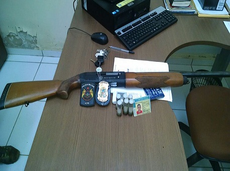 280316-policia-espingardarussa