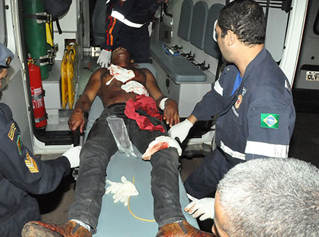 280316-policia-homemesfaqueado-cleriston