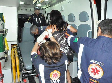 170416-policia-mulheresfaqueada-cleriston