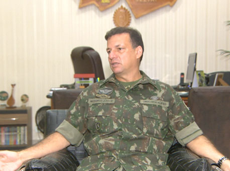 250416-policia-comandanteexercito-tvgazeta