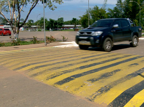 290416-cotidiano-faixadepedestre-tvgazeta