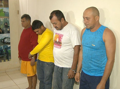 290416-policia-grupoacusadoestupro-tvgazeta