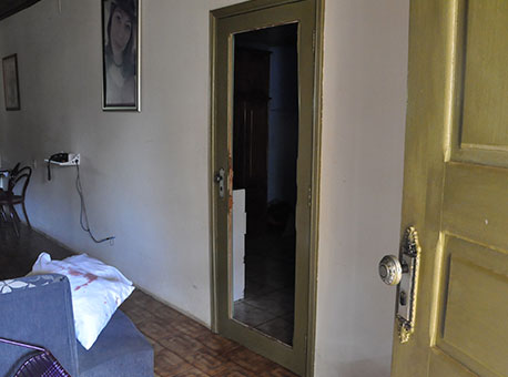 090516-policia-casadamulheragredida-taianelima