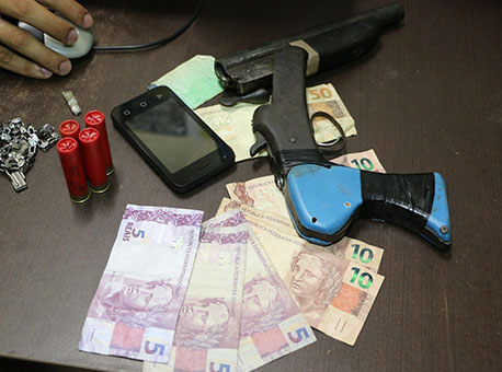 100516-policia-armaapreendida-cleriston