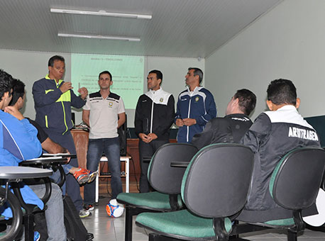 170516-esporte-cursodearbitragem-taianelima