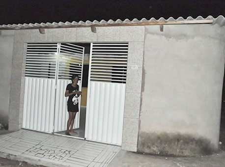 180516-cotidiano-mulherinvadecasa-cleriston