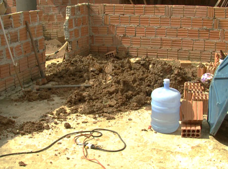 310516-policia-buscasdecorpos-tvgazeta