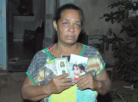 010616-policia-maedejovemassassinada-cleriston