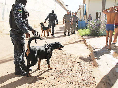 030616-policia-entradapresidio-cedida2