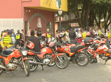 280616-cotidiano-motofretistas-tvgazeta