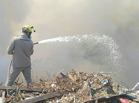 220716-cotidiano-lixaofogo-deyvichessmon