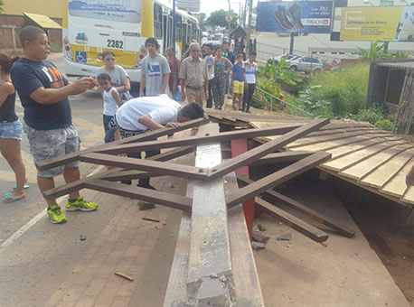 110816-cotidiano-batidaonibusparada-edmirgadelha2