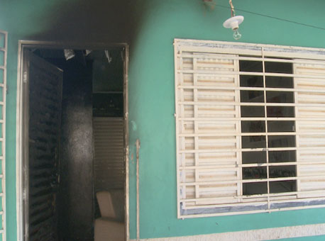 120816-policia-casaincendiada-tvgazeta2