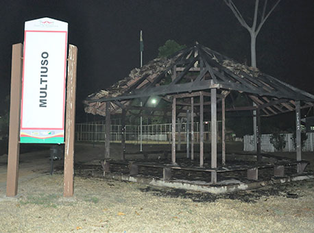 280816-policia-quiosquequeimado-cleriston