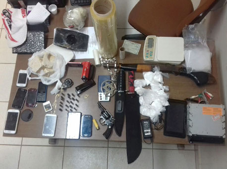 060916-policia-materialapreendido-cedida