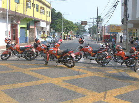 140916-cotidiano-motofretistas-tvgazeta