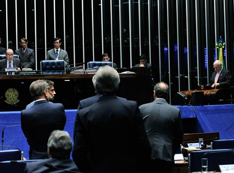 290916-politica-lei-beneficia-pr