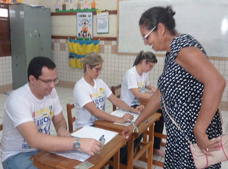 021016-politica-idosavotando-taianelima
