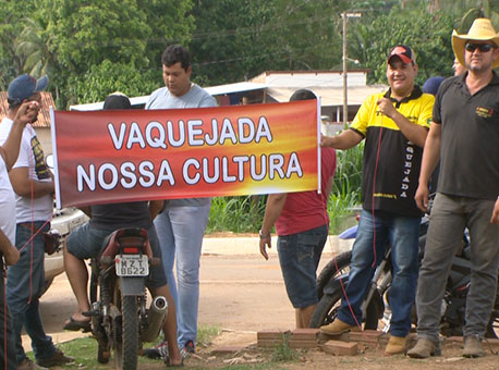 121016-cotidiano-vaquejadaprotesto-tvgazeta