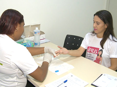 261016-cotidiano-campanhasifilis-tvgazeta